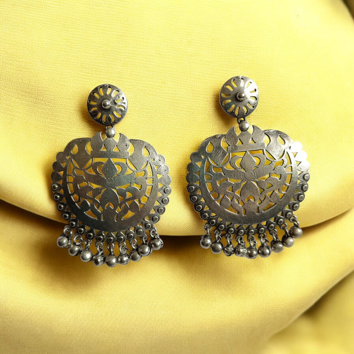 ELEGANT ANTIQUE PRASANTHI SILVER OXIDISED CHANDBALI EARRINGS [product_variant]- TelaNaari