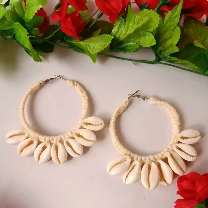 HANDMADE COWRIE EARRINGS NIRA WHITE