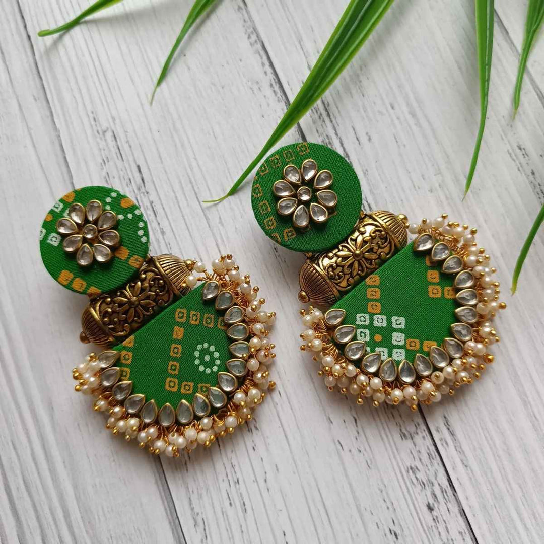 HANDMADE EARRINGS BANDHANI GREEN & WHITE INAYA