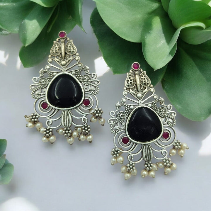 AADANYA SILVER OXIDISED PEARL EARRINGS