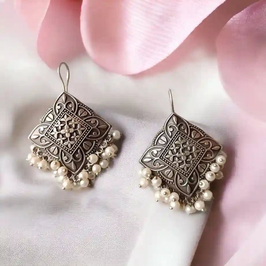 DIANTHUS SILVER REPLICA Hook EARRINGS