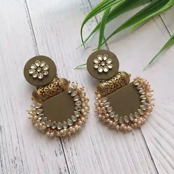 HANDMADE EARRINGS OLIVE GREEN INAYA